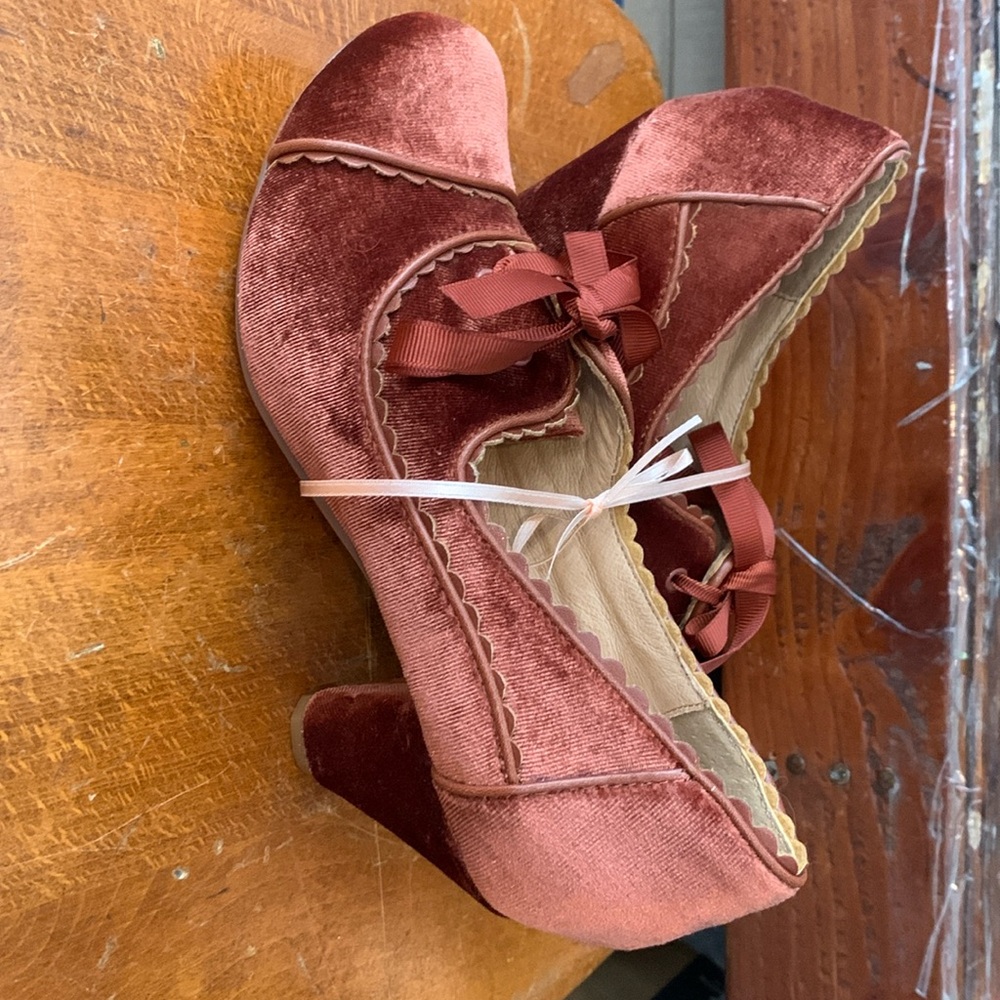 Chelsea Crew Madison Velvet Heel Ribbon lace tie Rust color size 5/5.5 (36 EU)